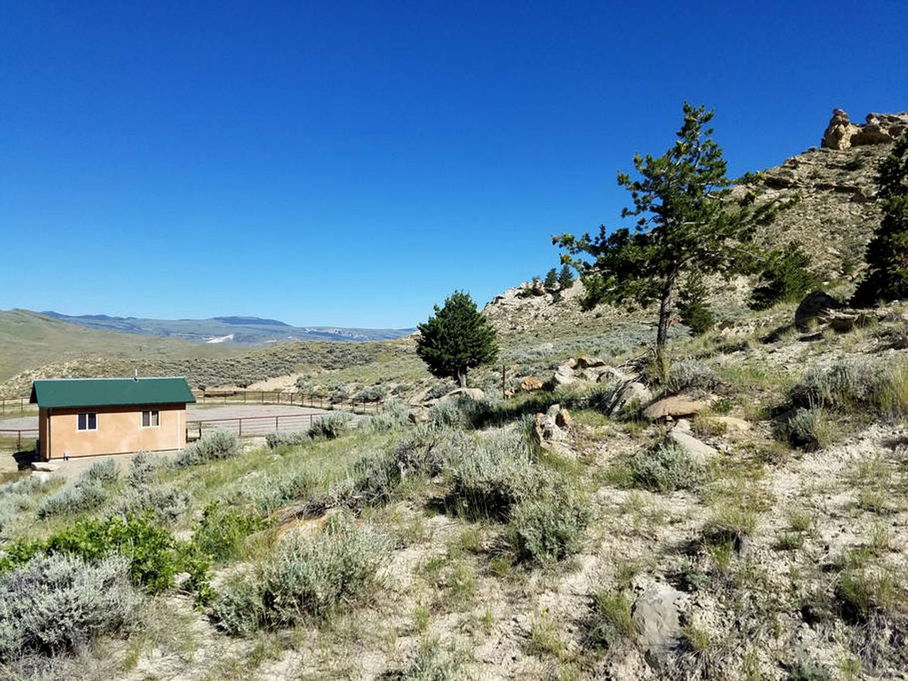 Splendid, Cozy Cabin Amid the Mountains near Cody, Wyoming