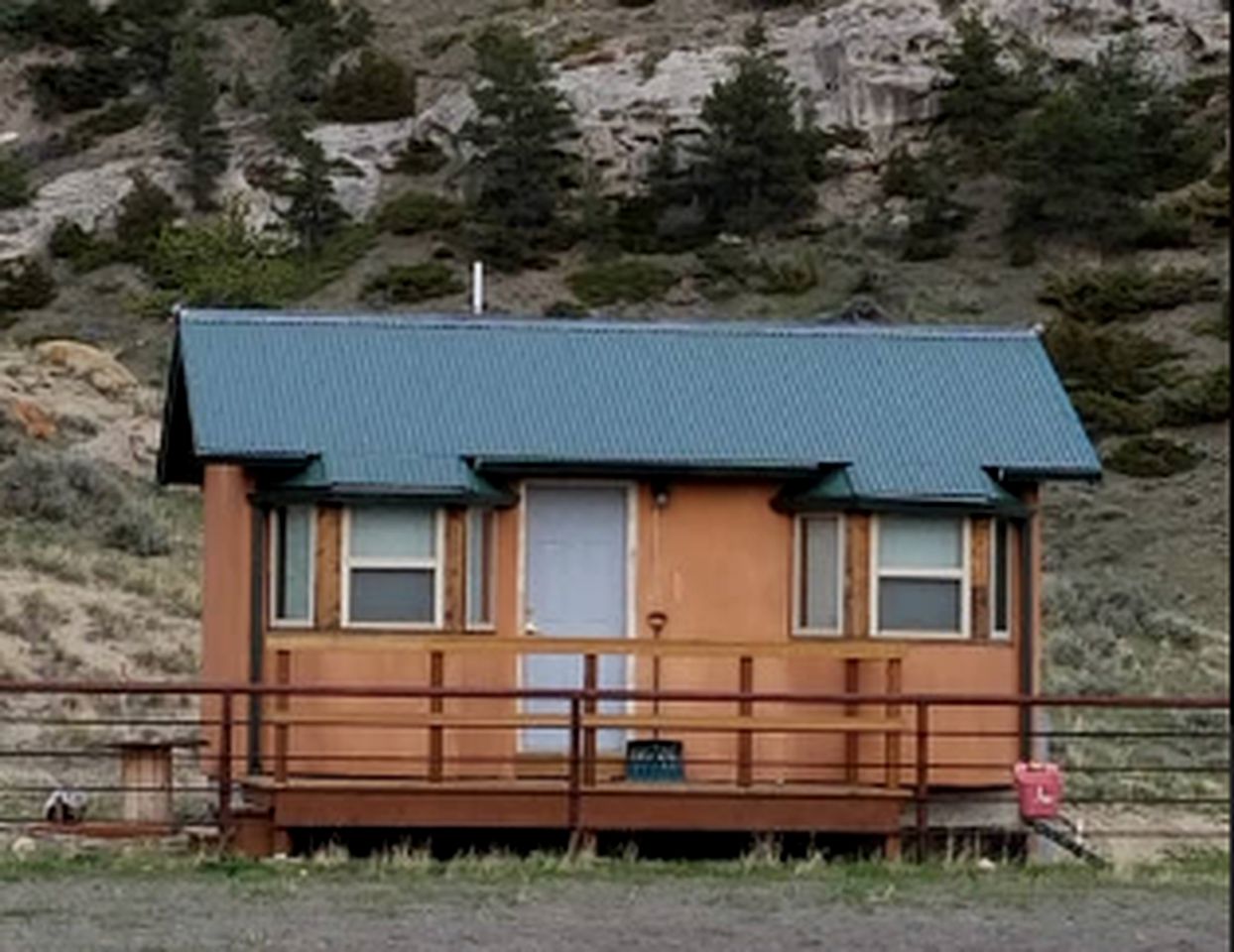 Splendid, Cozy Cabin Amid the Mountains near Cody, Wyoming