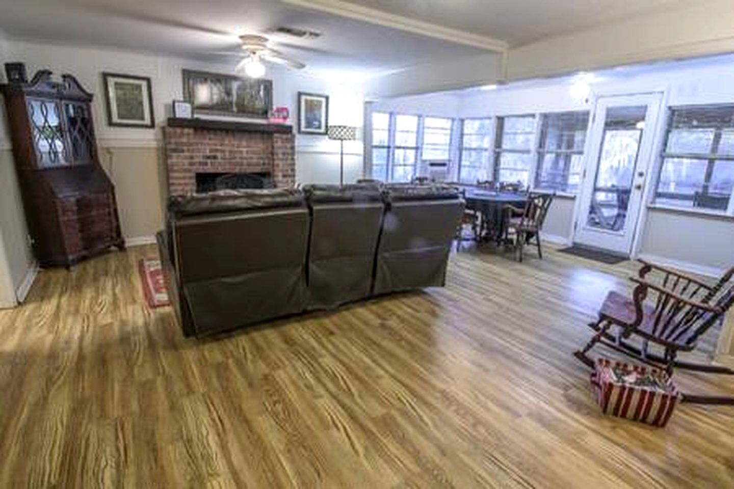 Riverfront Cottage with Fire Pit and Cozy Interior Perfect for Groups in Texas