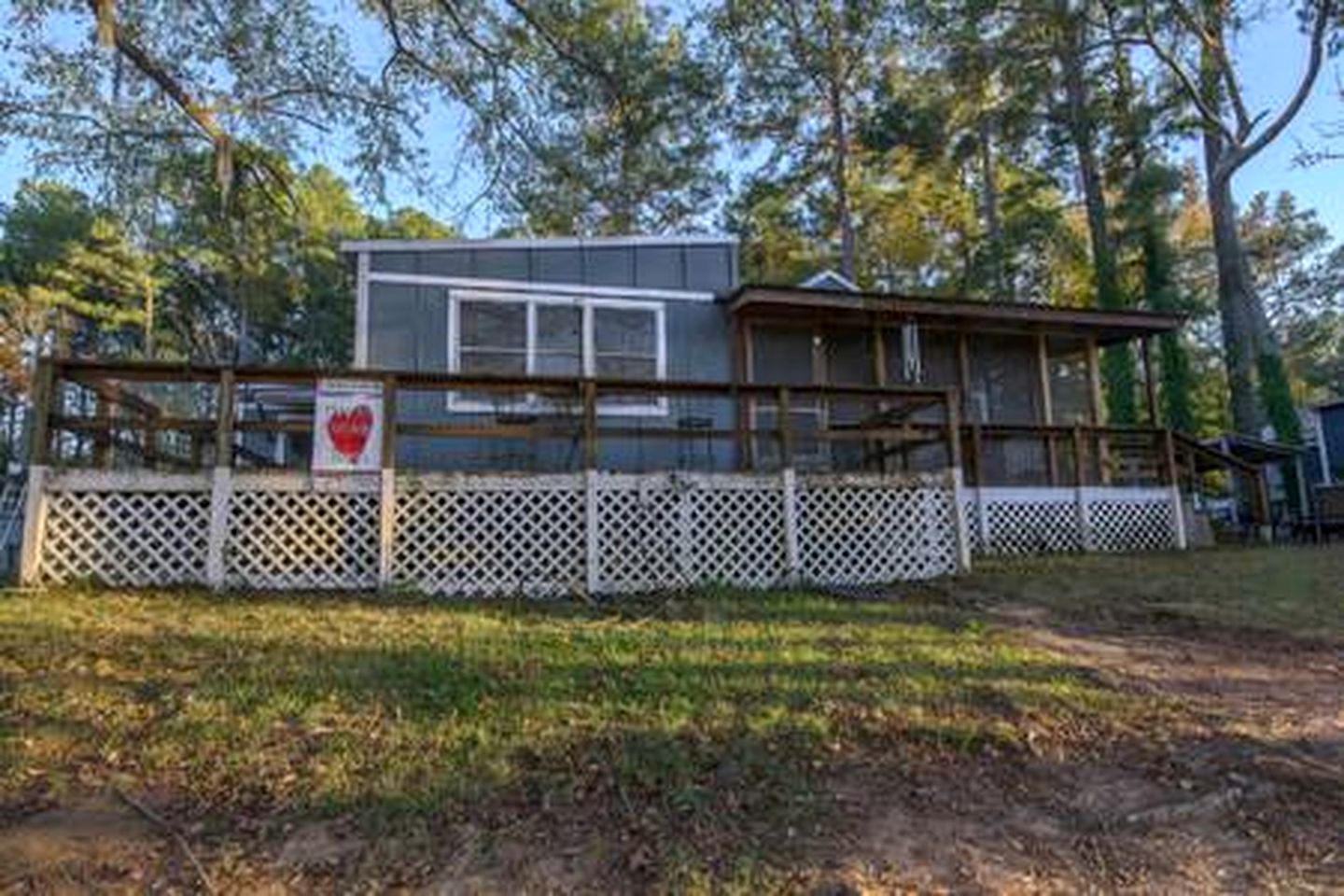 Riverfront Cottage with Fire Pit and Cozy Interior Perfect for Groups in Texas