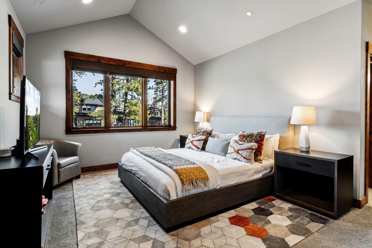 Radiant Mountain Vacation Rental Haven near Lake Tahoe in California