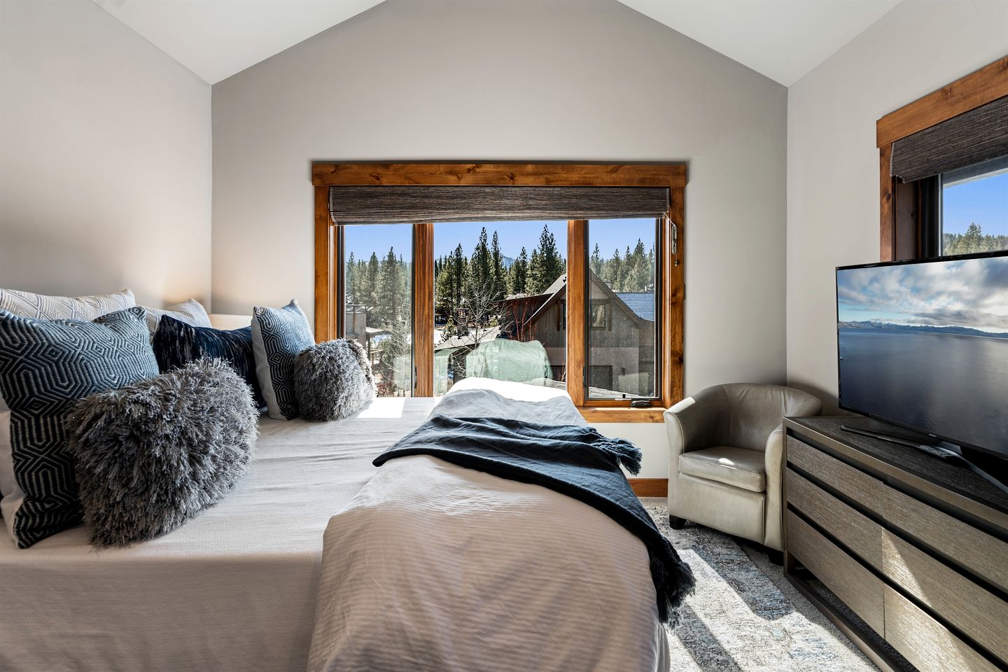 Radiant Mountain Vacation Rental Haven near Lake Tahoe in California