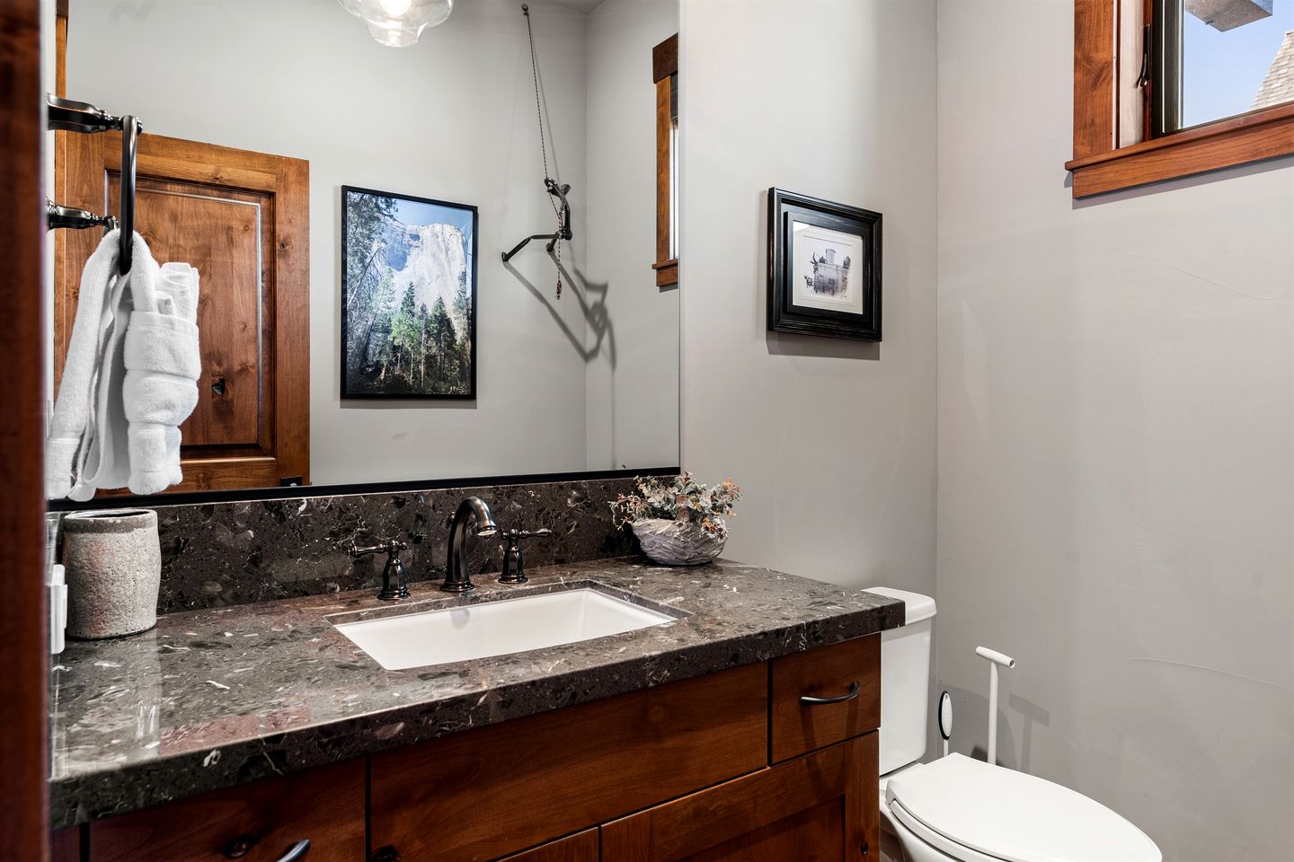 Radiant Mountain Vacation Rental Haven near Lake Tahoe in California