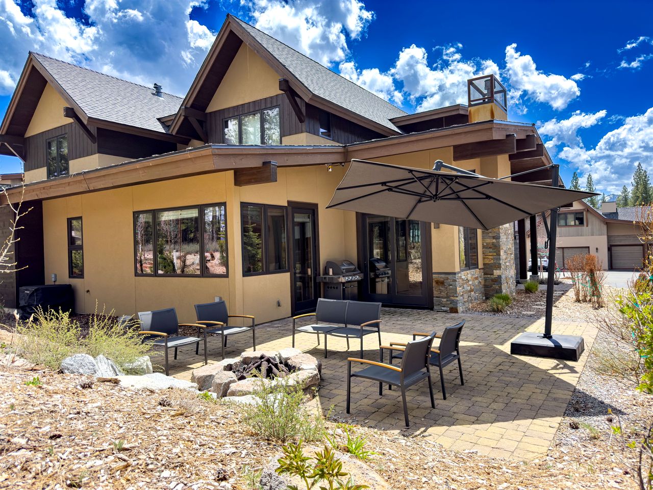 Radiant Mountain Vacation Rental Haven near Lake Tahoe in California