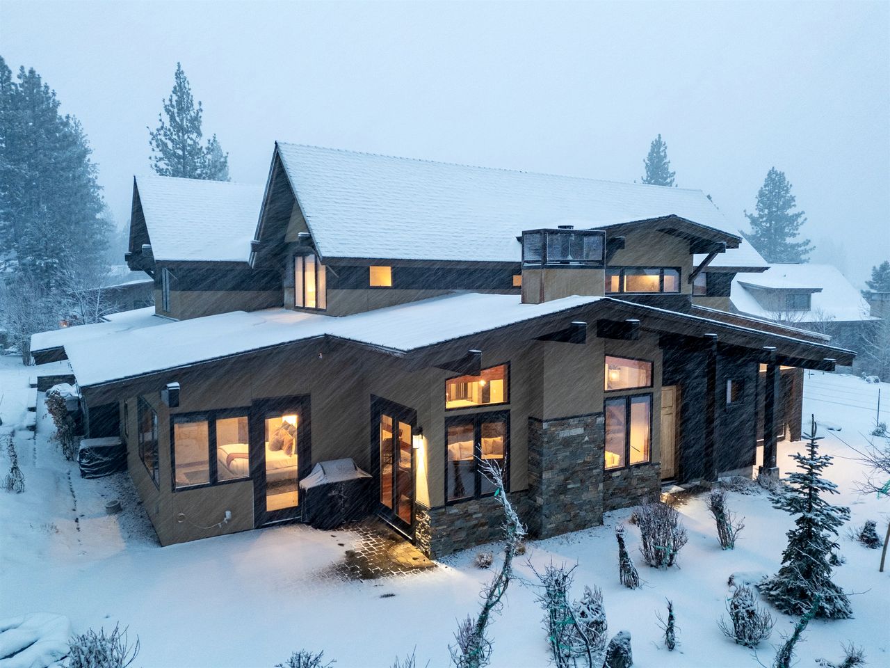 Radiant Mountain Vacation Rental Haven near Lake Tahoe in California