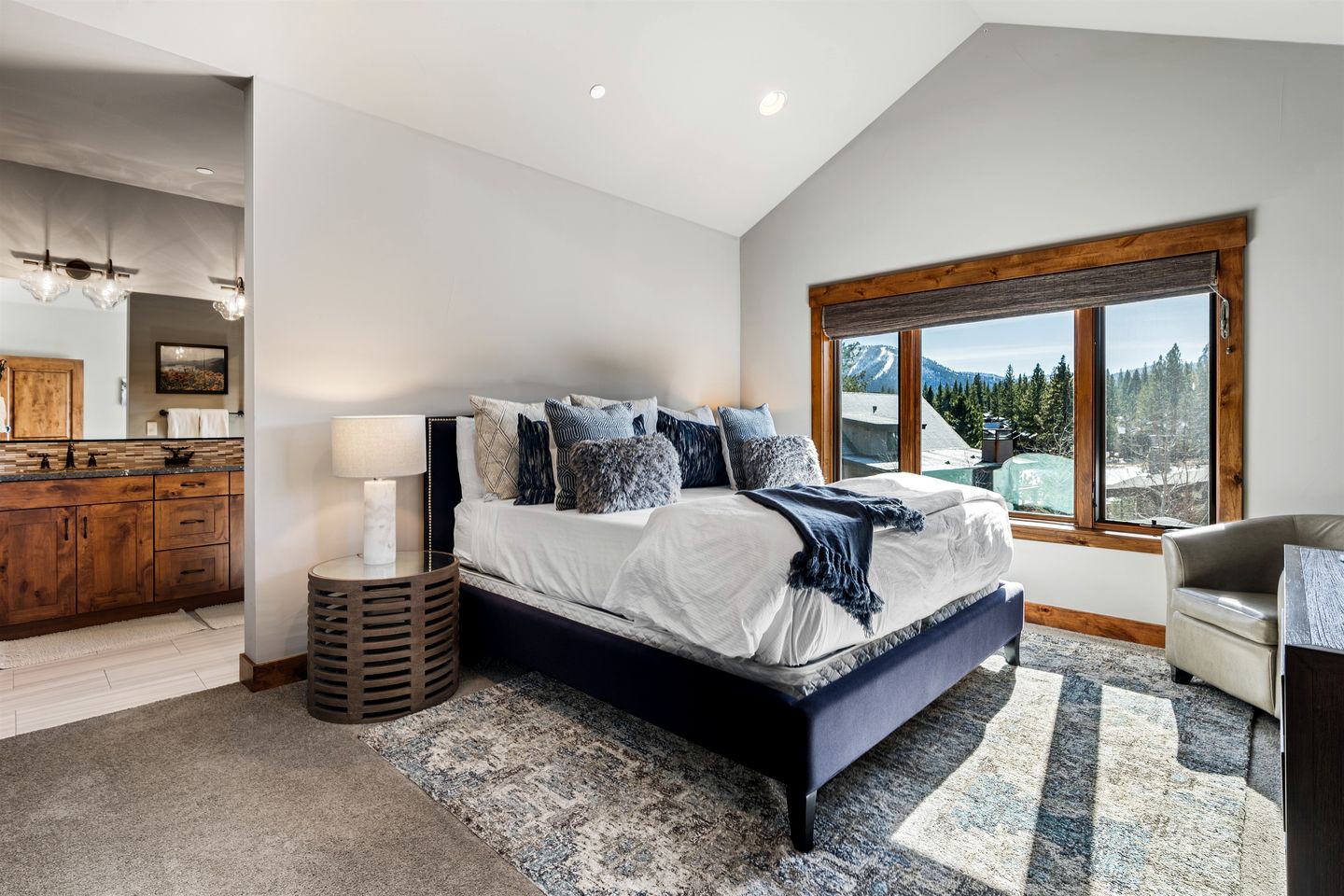 Radiant Mountain Vacation Rental Haven near Lake Tahoe in California