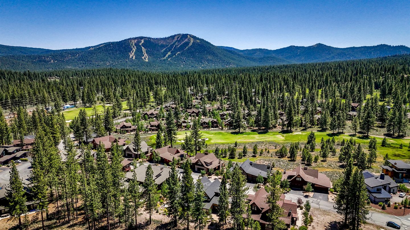 Radiant Mountain Vacation Rental Haven near Lake Tahoe in California