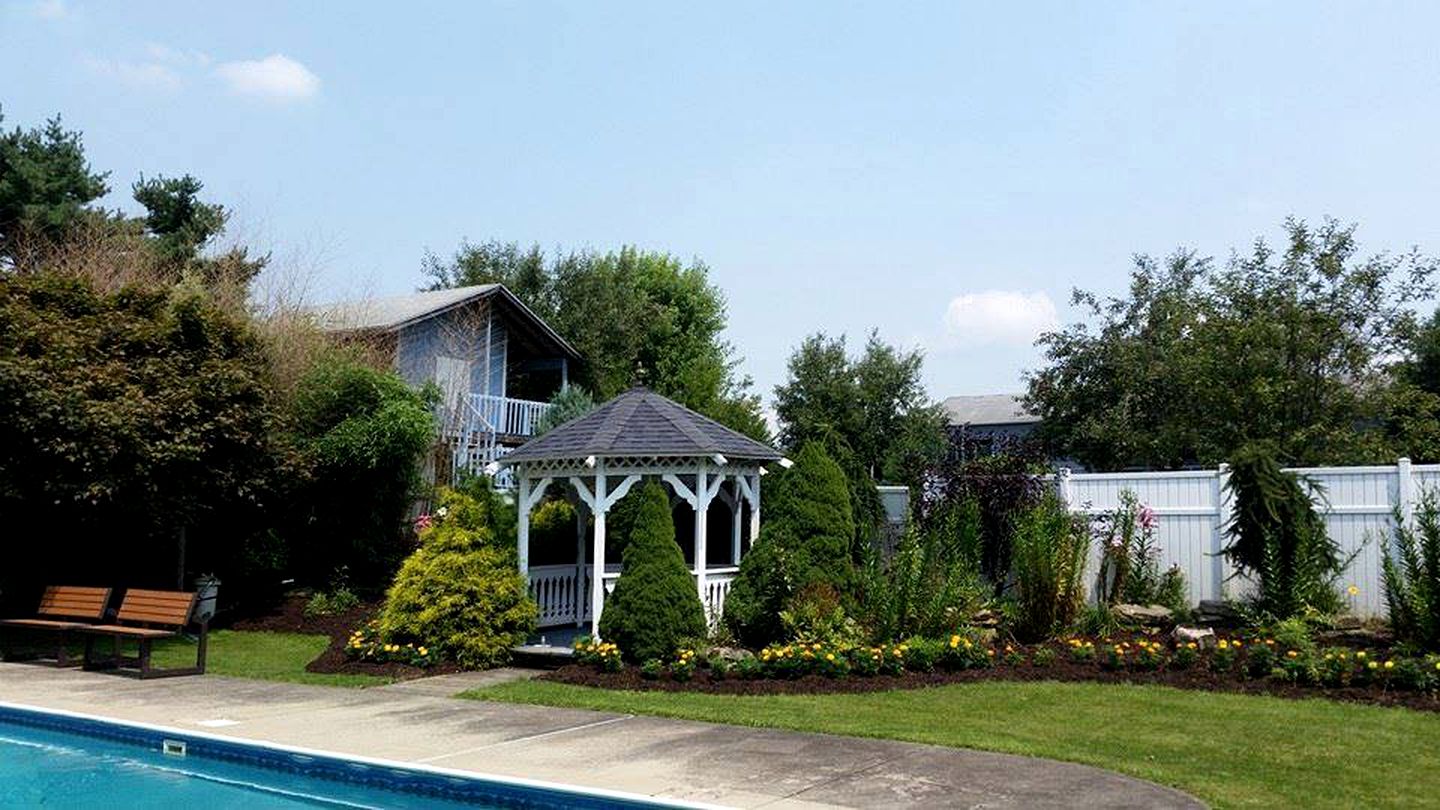 Stunning Room Rental with Private Porch for Rustic Getaway in Butler County, Pennsylvania