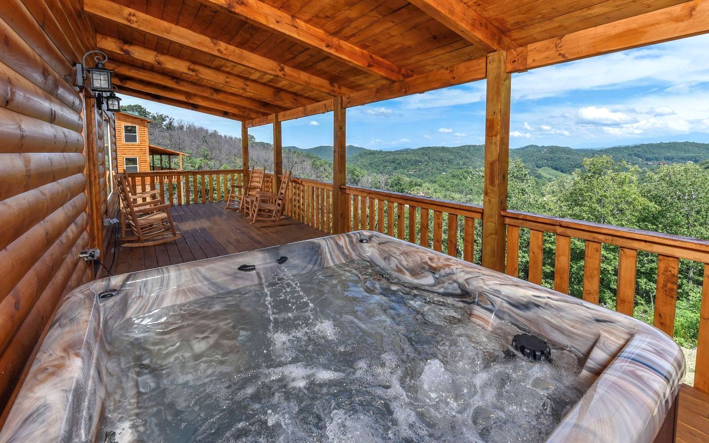 Breathtaking Cabin with Hot-tub, Fireplace and Games in Sevierville, Tennessee