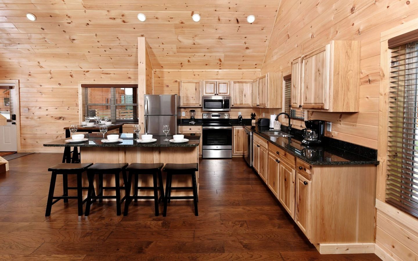 Breathtaking Cabin with Hot-tub, Fireplace and Games in Sevierville, Tennessee