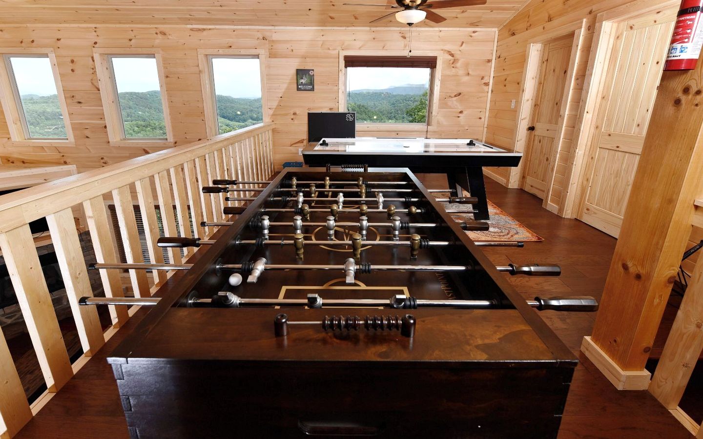 Breathtaking Cabin with Hot-tub, Fireplace and Games in Sevierville, Tennessee