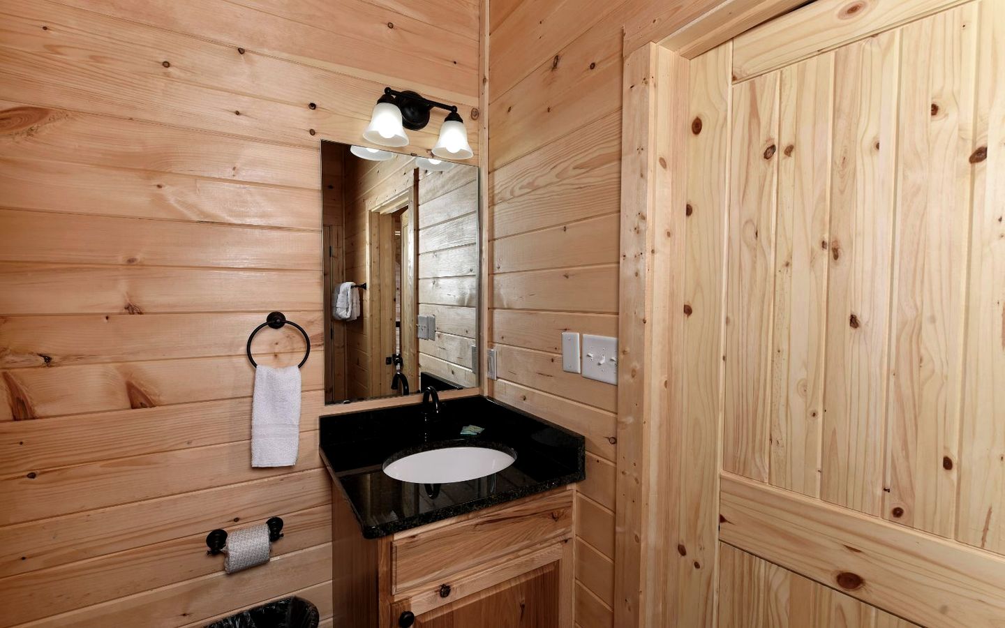Breathtaking Cabin with Hot-tub, Fireplace and Games in Sevierville, Tennessee