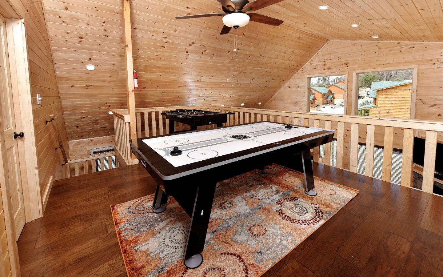 Breathtaking Cabin with Hot-tub, Fireplace and Games in Sevierville, Tennessee