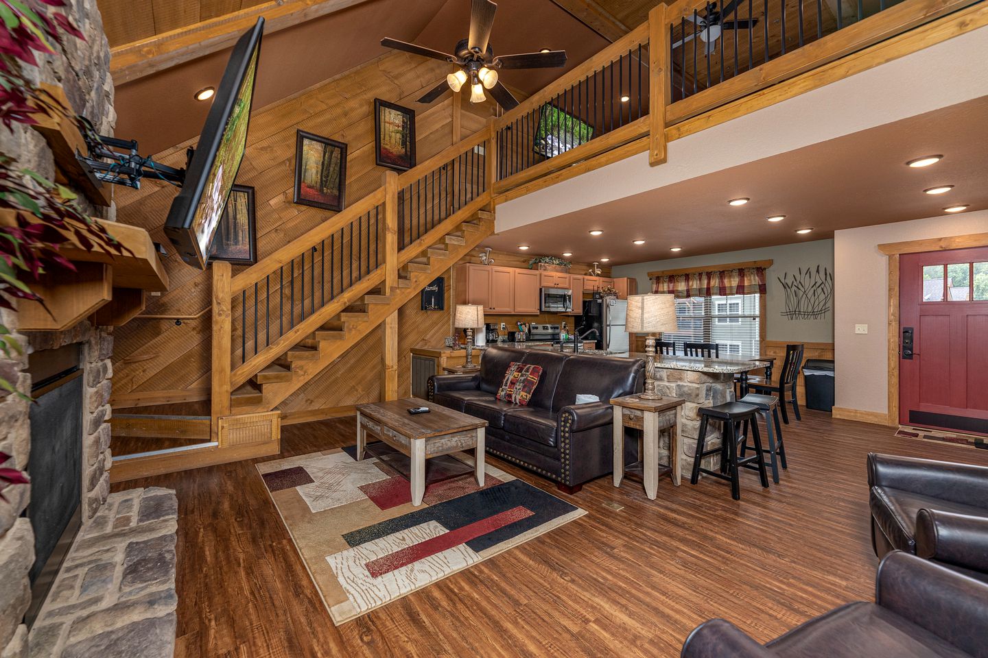 Pet-friendly Cabin with Outdoor Pool, Spa and Pool Table in Gatlinburg, Tennessee