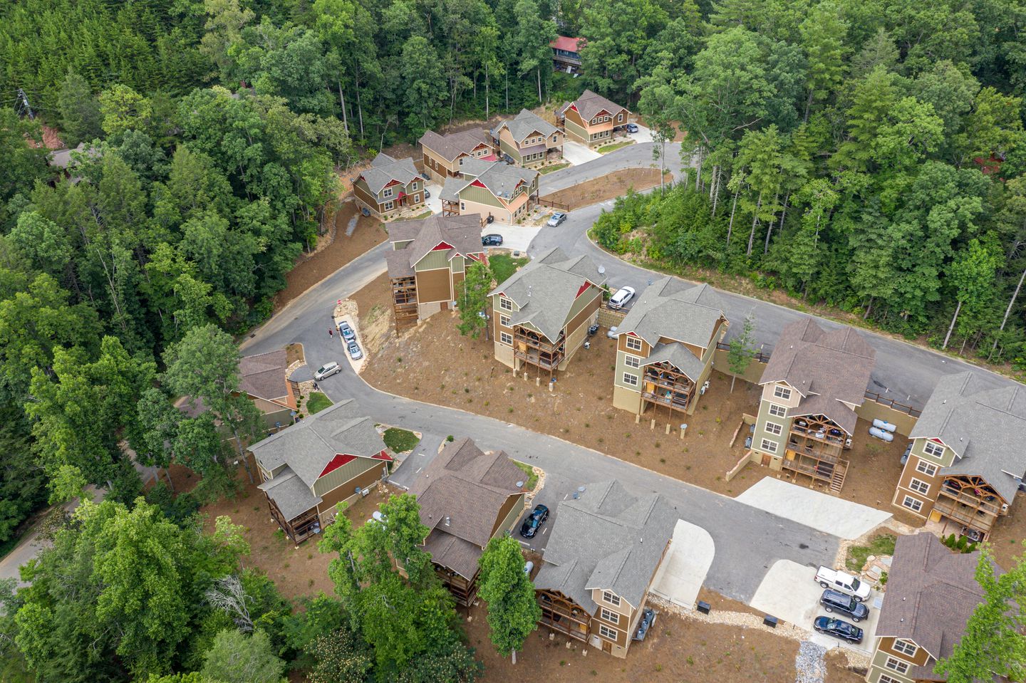 Pet-friendly Cabin with Outdoor Pool, Spa and Pool Table in Gatlinburg, Tennessee