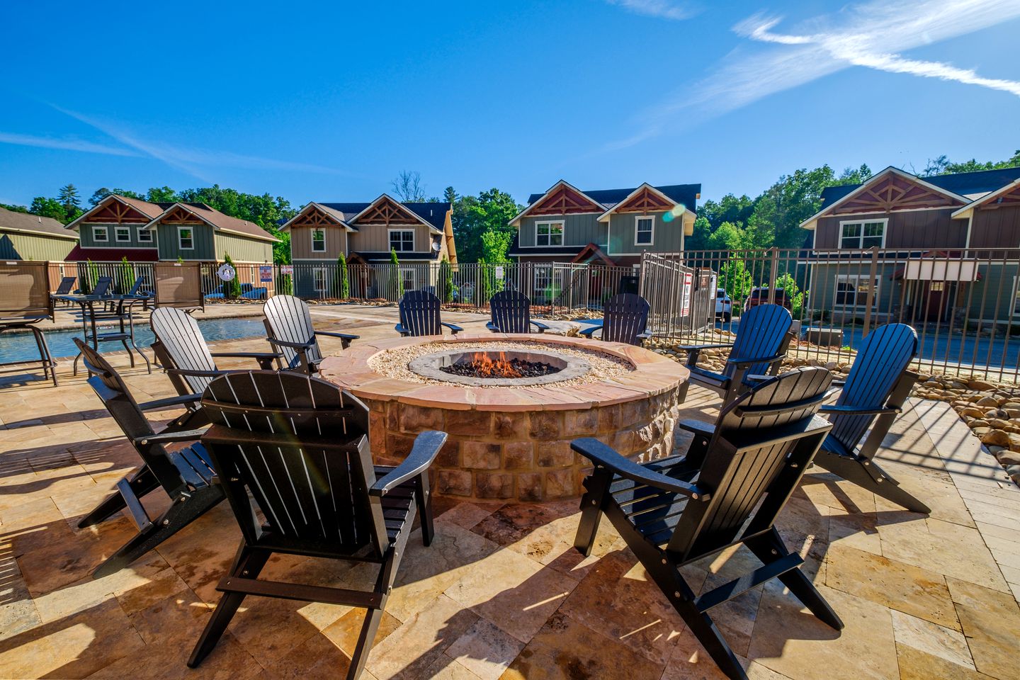 Pet-friendly Cabin with Outdoor Pool, Spa and Pool Table in Gatlinburg, Tennessee