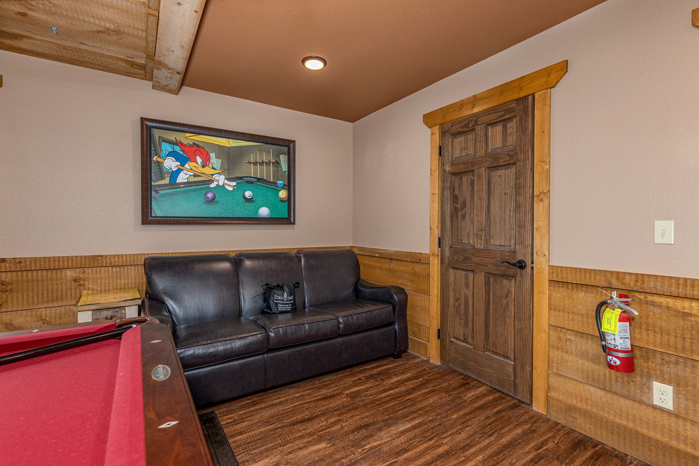 Pet-friendly Cabin with Outdoor Pool, Spa and Pool Table in Gatlinburg, Tennessee