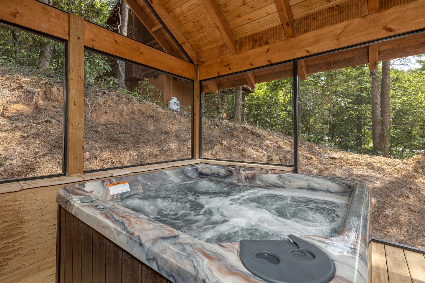 Pet-friendly Cabin with Outdoor Pool, Spa and Pool Table in Gatlinburg, Tennessee