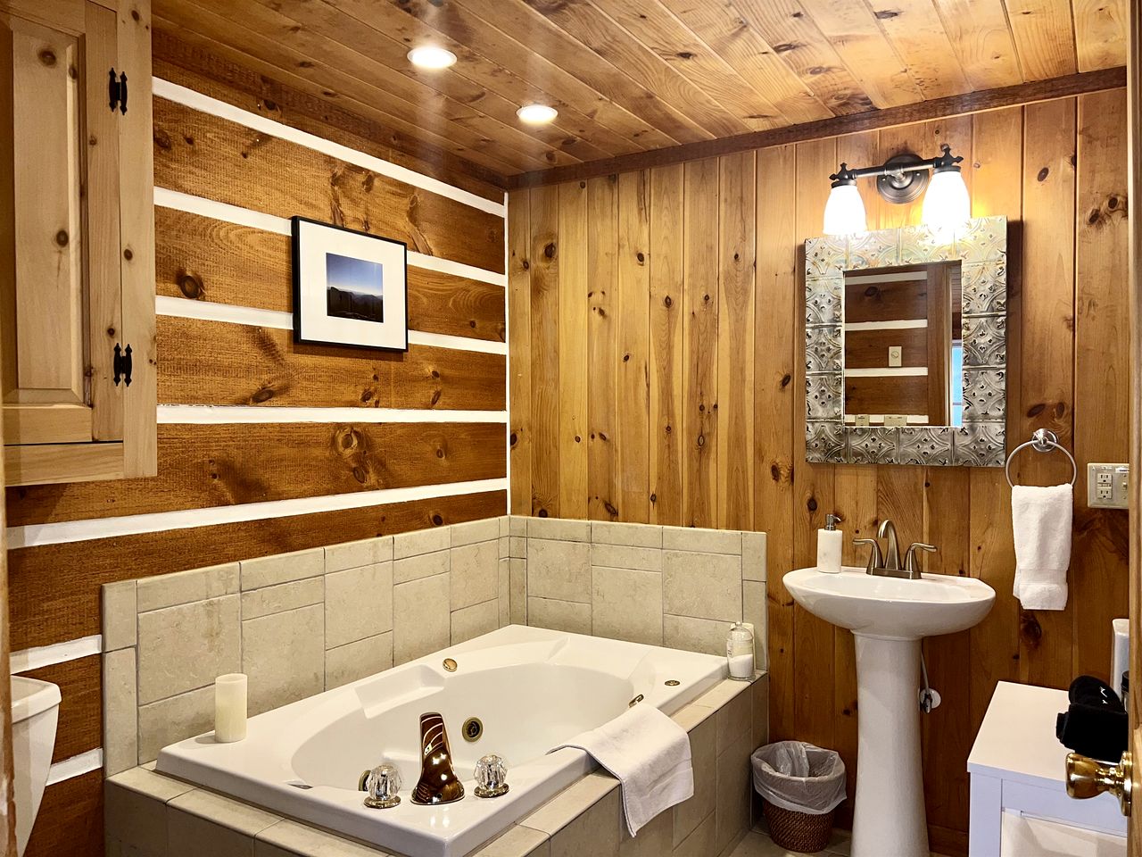 Tranquil Mountain Escape with Outdoor Decks, Fireplace & Scenic Charm in Blowing Rock, North Carolina