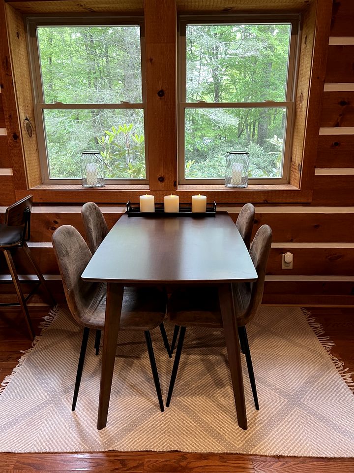 Tranquil Mountain Escape with Outdoor Decks, Fireplace & Scenic Charm in Blowing Rock, North Carolina