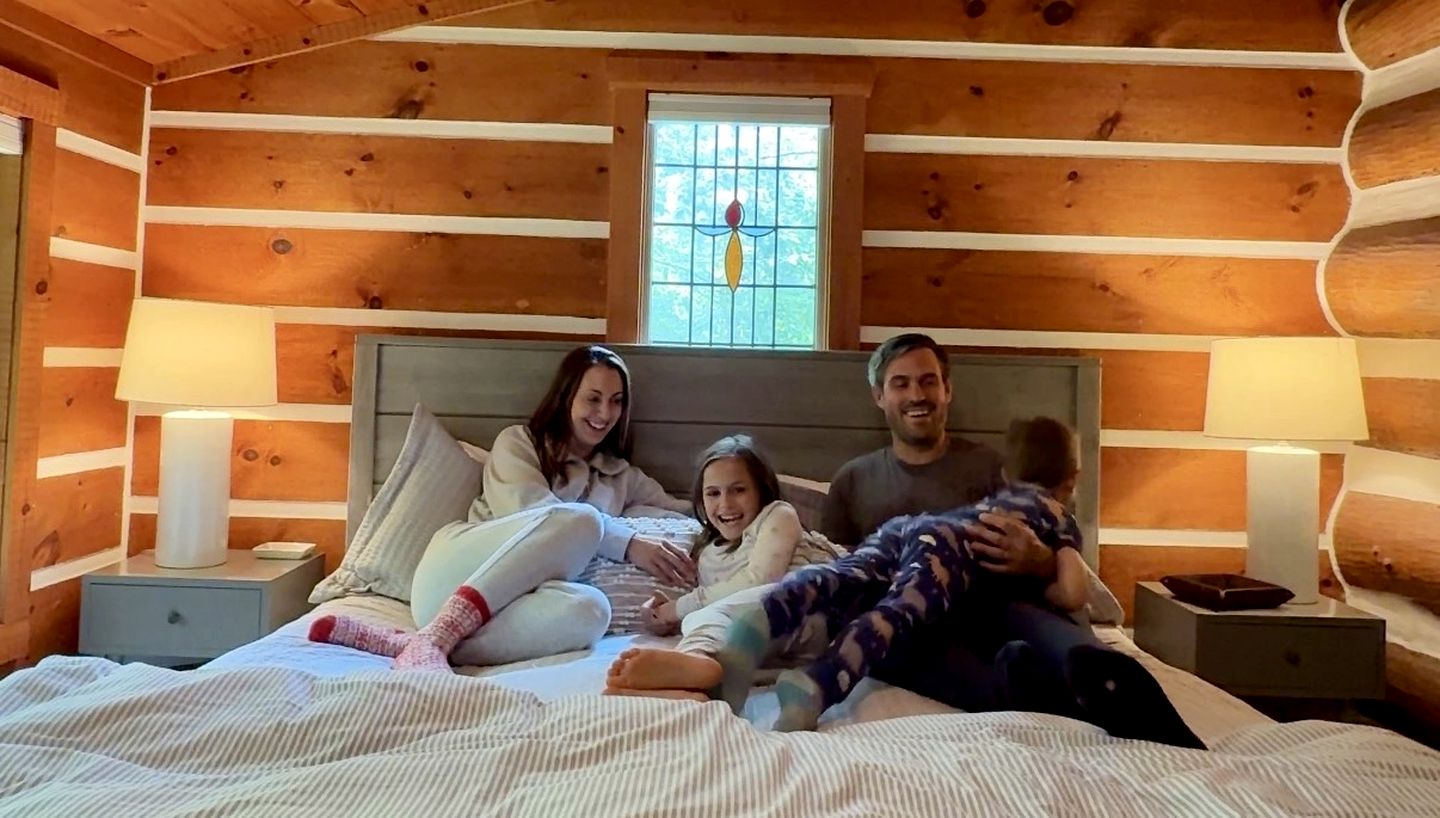 Tranquil Mountain Escape with Outdoor Decks, Fireplace & Scenic Charm in Blowing Rock, North Carolina