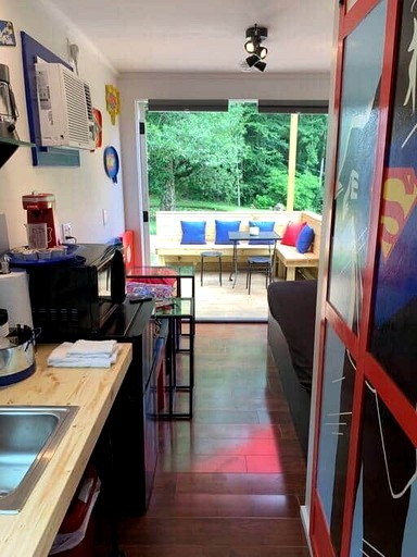 Containers (United States of America, Bryson City, North Carolina)