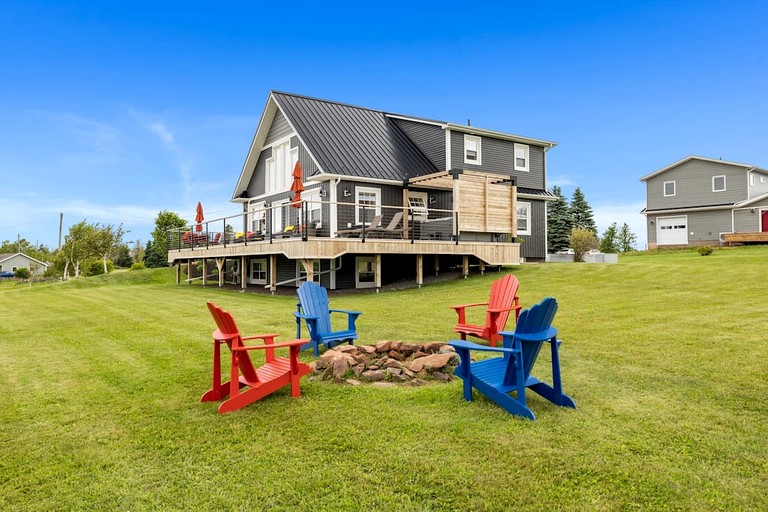 Vacation Rentals (Canada, --, --)