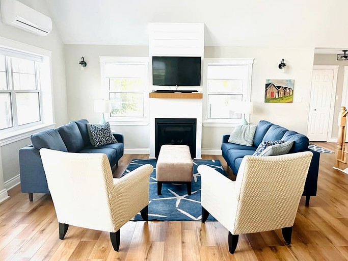 Vacation Rentals (Canada, --, --)
