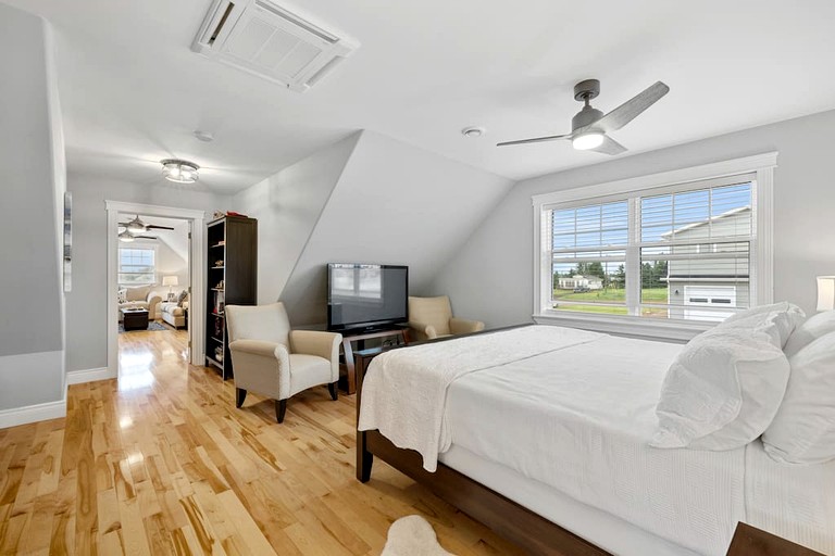 Vacation Rentals (Canada, --, --)