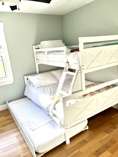 Vacation Rentals (Canada, --, --)