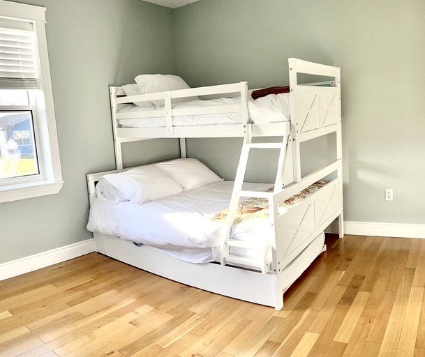 Vacation Rentals (Canada, --, --)