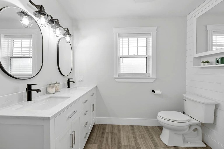 Vacation Rentals (Canada, --, --)