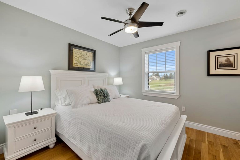 Vacation Rentals (Canada, --, --)