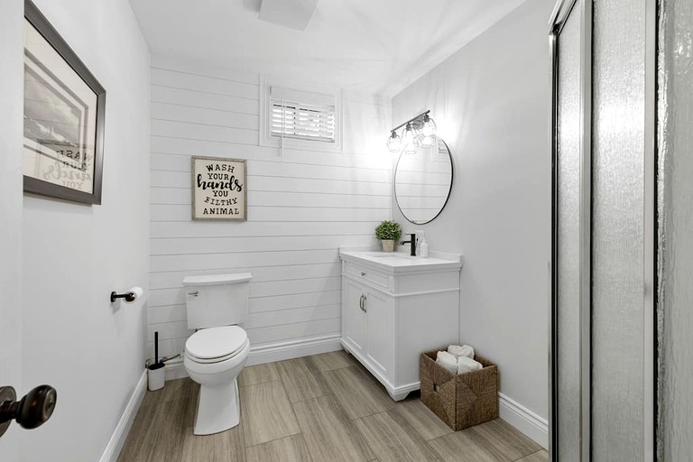 Vacation Rentals (Canada, --, --)