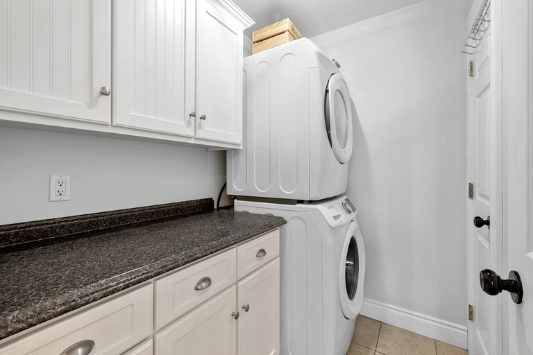 Vacation Rentals (Canada, --, --)