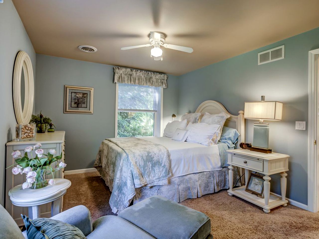 Charming Cabin with a Gorgeous Lawn and Patio in White Lake, Michigan