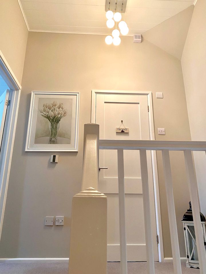 Sunset Views by the Lake: Your Perfect Glamping Escape in the Cotswolds