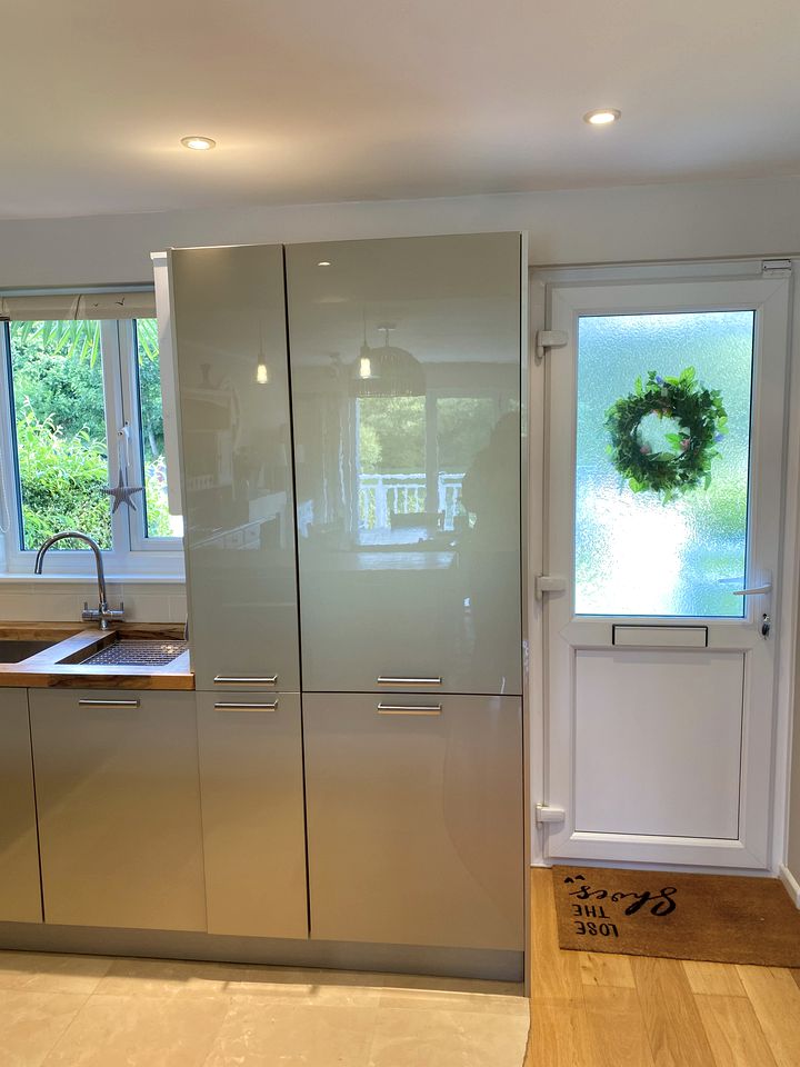 Sunset Views by the Lake: Your Perfect Glamping Escape in the Cotswolds