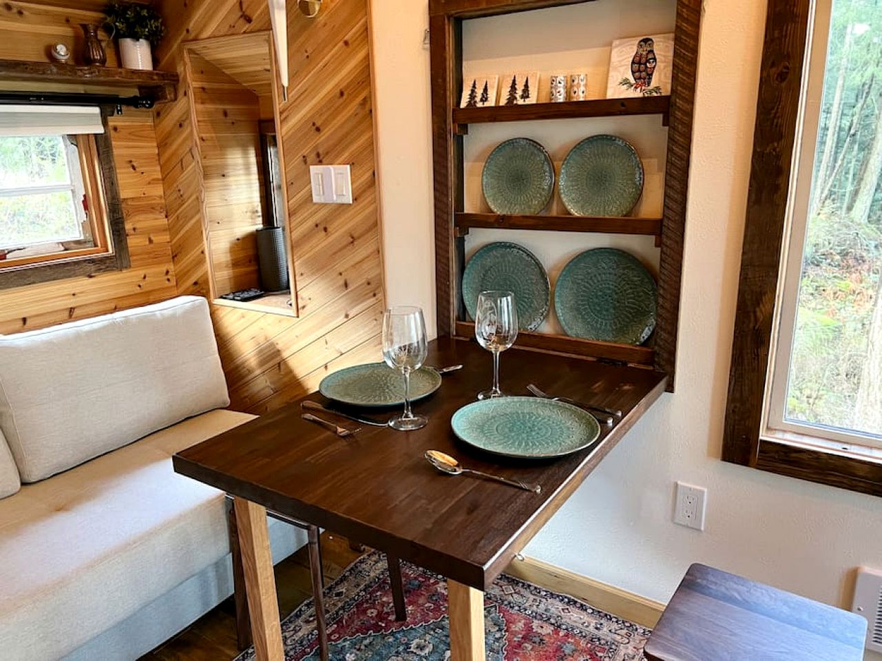 Breathtaking Treehouse with Magical Outdoor Living, Jacuzzi and Views in Washington