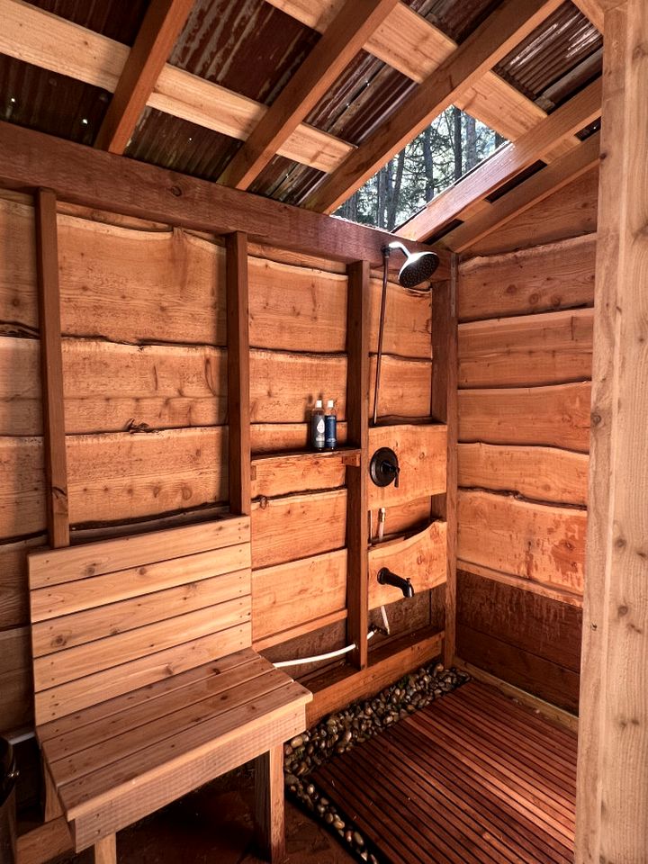 Breathtaking Treehouse with Magical Outdoor Living, Jacuzzi and Views in Washington