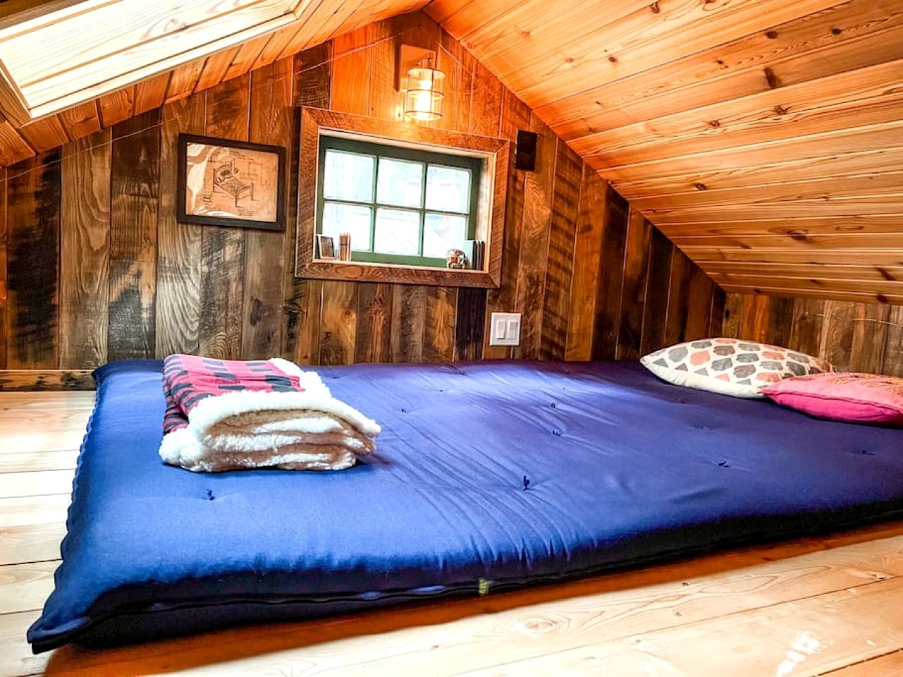 Breathtaking Treehouse with Magical Outdoor Living, Jacuzzi and Views in Washington