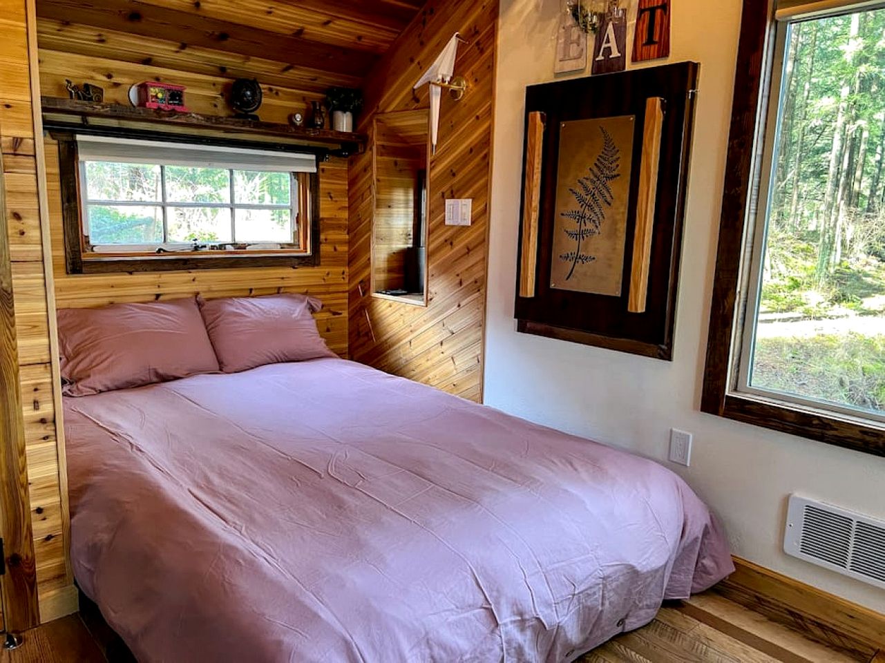 Breathtaking Treehouse with Magical Outdoor Living, Jacuzzi and Views in Washington