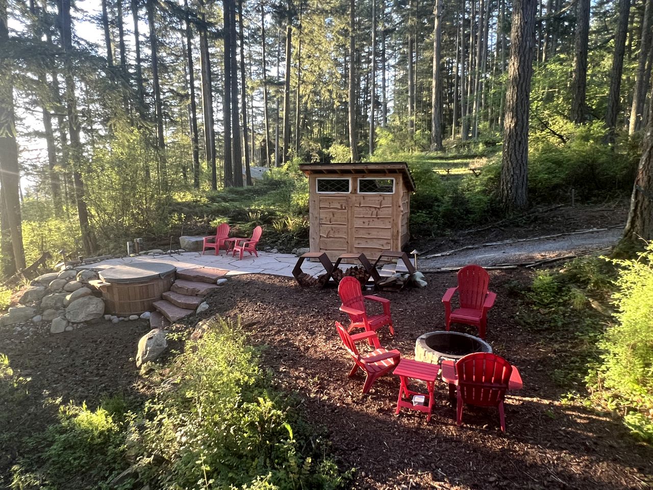 Breathtaking Treehouse with Magical Outdoor Living, Jacuzzi and Views in Washington