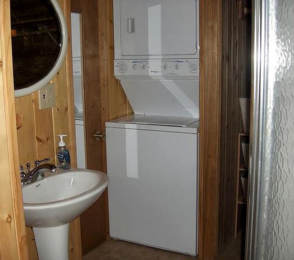 Heron's Roost, Log Cabins 44201, Libby, United States of America