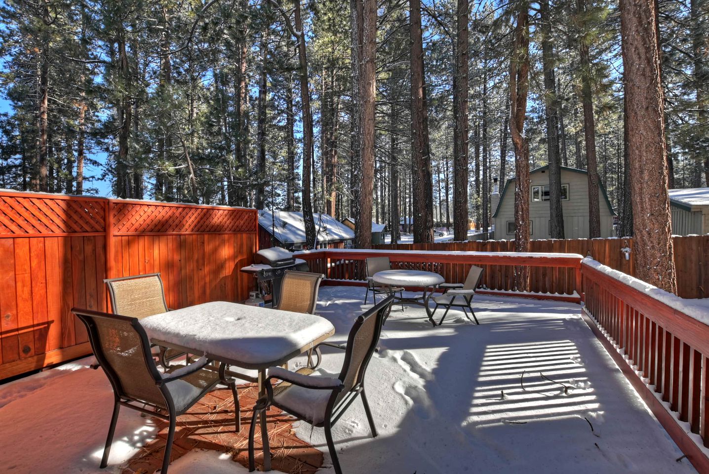 Rustic Cabin with Fireplace, Barbecue and Private Deck in Big Bear Lake, California