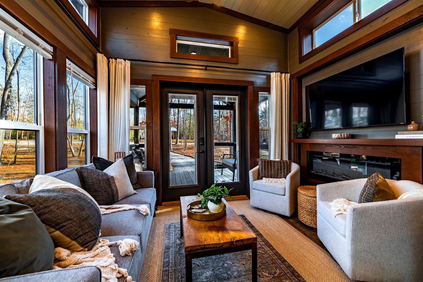 Peaceful Pine Tiny House Retreat with Private Hot Tub & Mountain Views Near South Cumberland State Park, Monteagle, TN