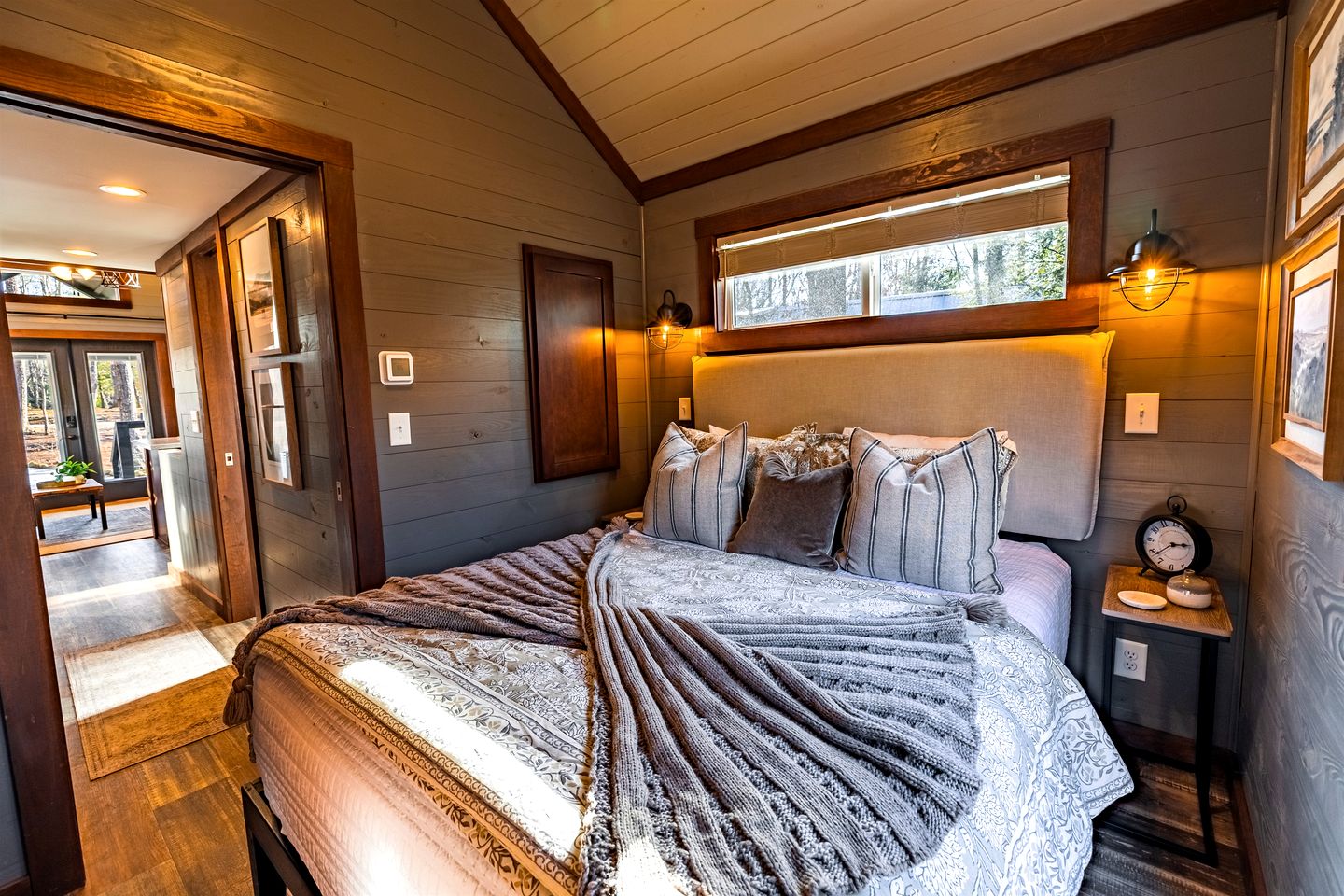 Peaceful Pine Tiny House Retreat with Private Hot Tub & Mountain Views Near South Cumberland State Park, Monteagle, TN