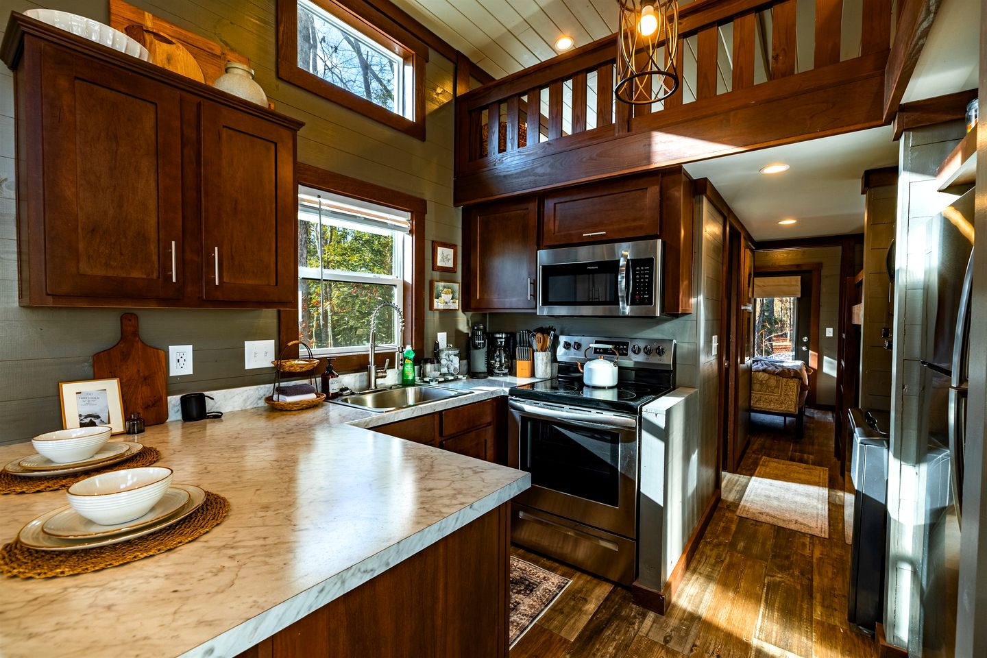 Peaceful Pine Tiny House Retreat with Private Hot Tub & Mountain Views Near South Cumberland State Park, Monteagle, TN