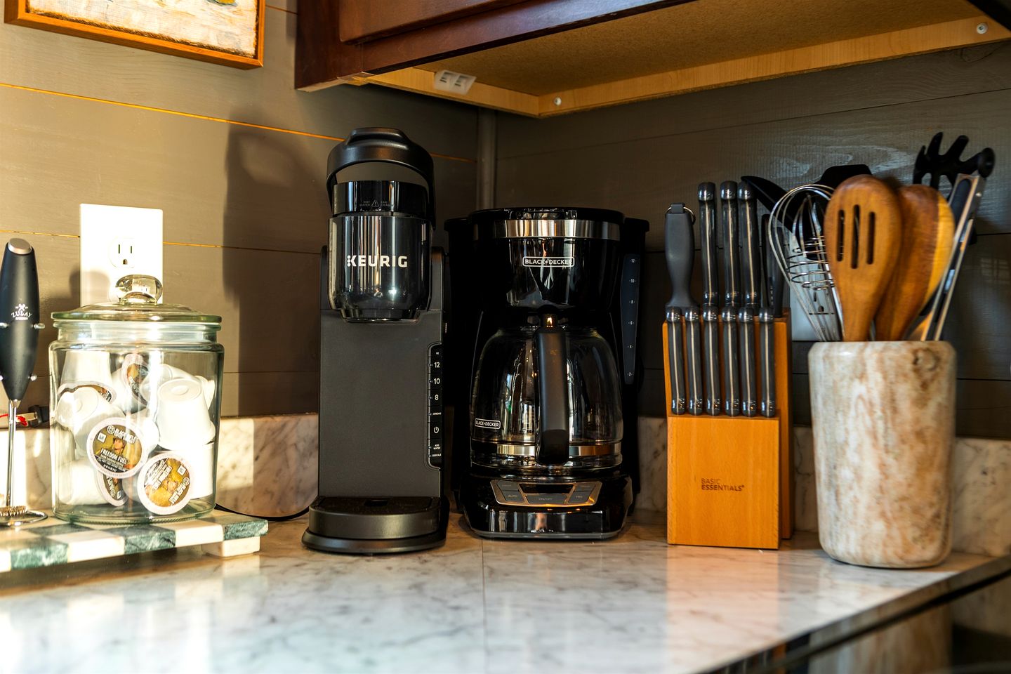 Peaceful Pine Tiny House Retreat with Private Hot Tub & Mountain Views Near South Cumberland State Park, Monteagle, TN