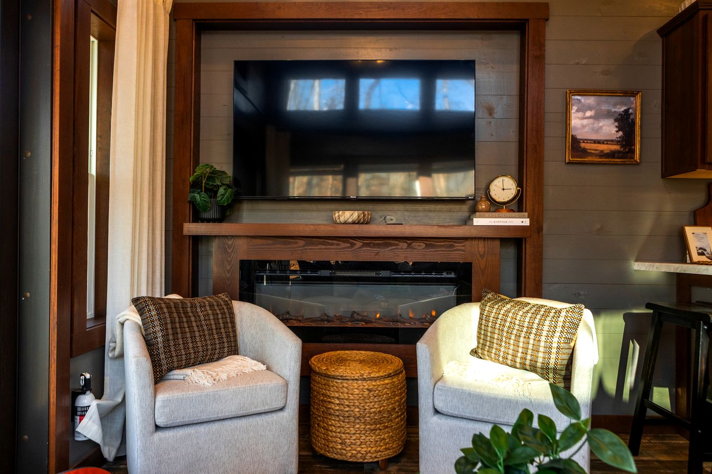 Peaceful Pine Tiny House Retreat with Private Hot Tub & Mountain Views Near South Cumberland State Park, Monteagle, TN